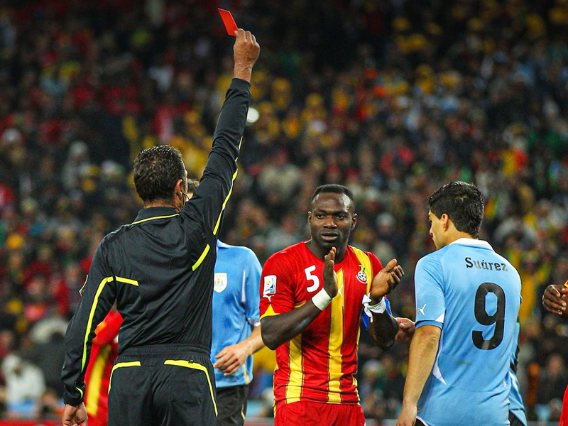 Treo Giò Là Gì? Tìm Hiểu Luật Treo Giò Trong Bóng Đá