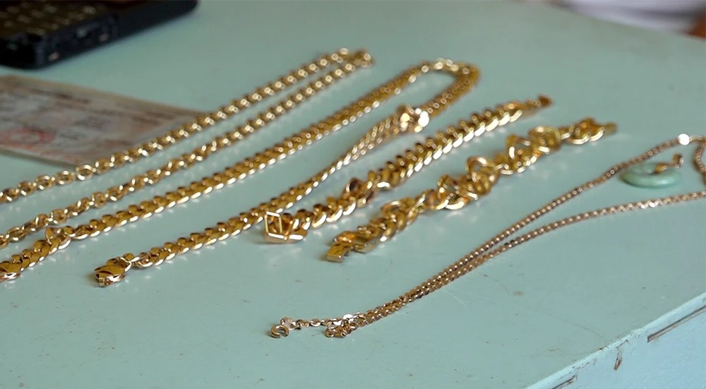 Nhặt Được Dây Chuyền Vàng Đánh Con Gì? Con Số May Mắn Chính Xác Nhất